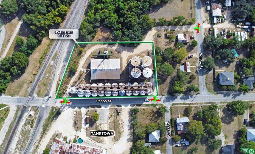 804 N Pecos St, Lockhart, TX à louer - Photo de l’immeuble – Image 2 sur 7