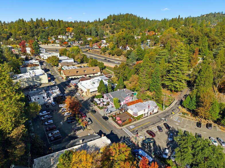 589 Main St, Placerville, CA à vendre - Photo de l’immeuble – Image 2 sur 12