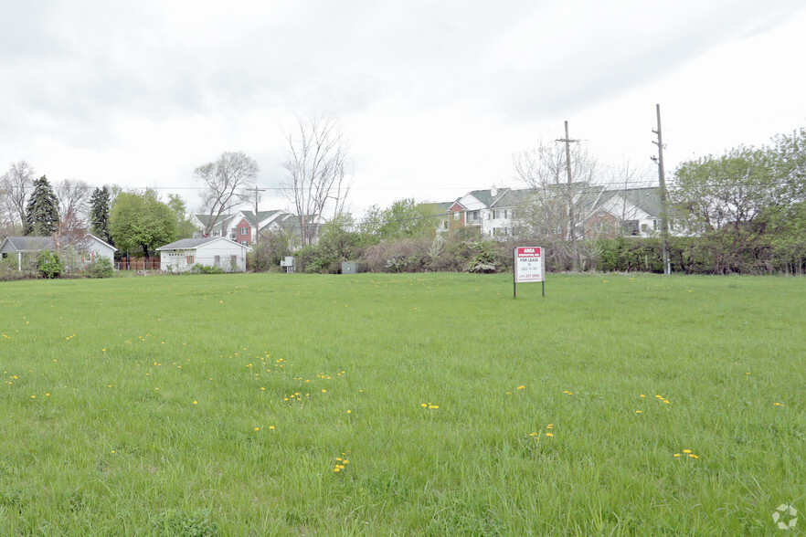 57445 Grand River Ave, New Hudson, MI à louer - Photo de l’immeuble – Image 3 sur 3