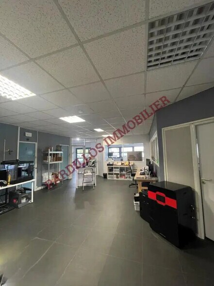 Bureau dans Mondeville à louer - Photo de l’immeuble – Image 2 sur 4