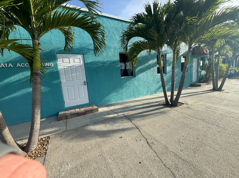 200 N 1st St, Cocoa Beach, FL à vendre - Photo principale – Image 2 sur 3