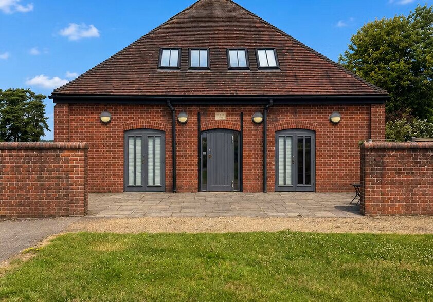 Manor Ct, Basingstoke à louer - Photo de l’immeuble – Image 2 sur 3