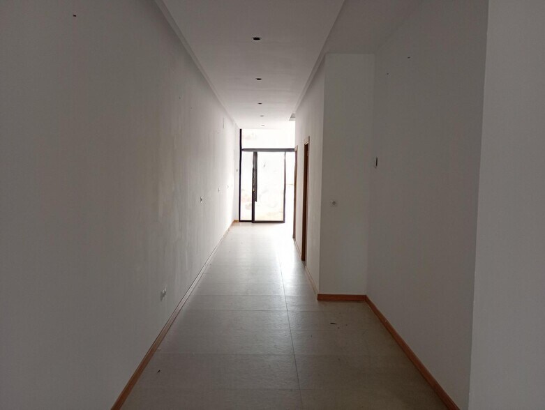 Local commercial dans La Nucia, Alicante à vendre - Photo intérieure – Image 2 sur 17