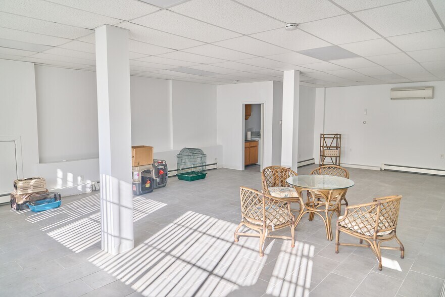 20 Bryant Ave, Roslyn, NY à vendre - Photo de l’immeuble – Image 3 sur 11