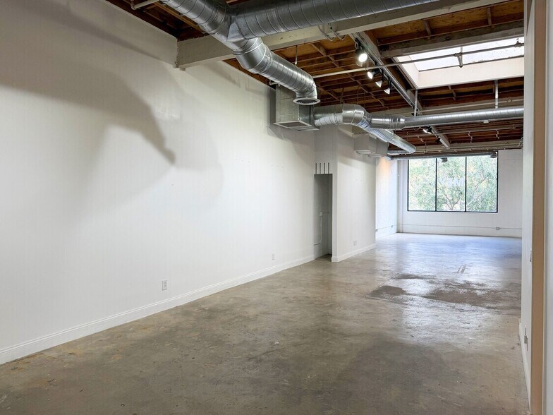 8714 Santa Monica Blvd, West Hollywood, CA à louer - Photo intérieure – Image 3 sur 6