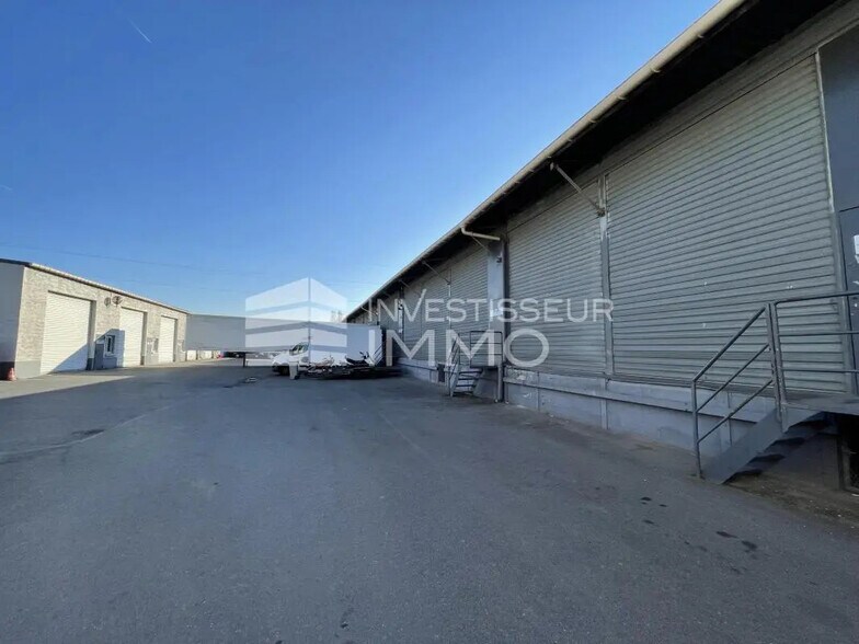 Local d’activités dans Villeneuve-Saint-Georges à louer - Photo de l’immeuble – Image 2 sur 2
