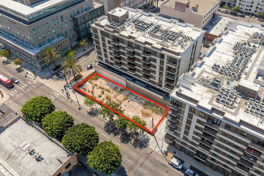 655 Pine Ave, Long Beach, CA à vendre - Photo de l’immeuble – Image 3 sur 6