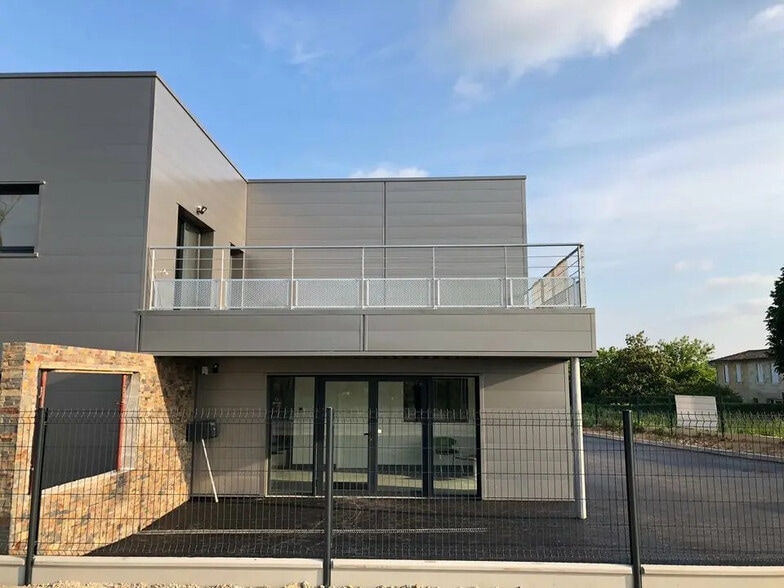 Local d'activités dans Pompignac à vendre - Photo de l’immeuble – Image 1 sur 10