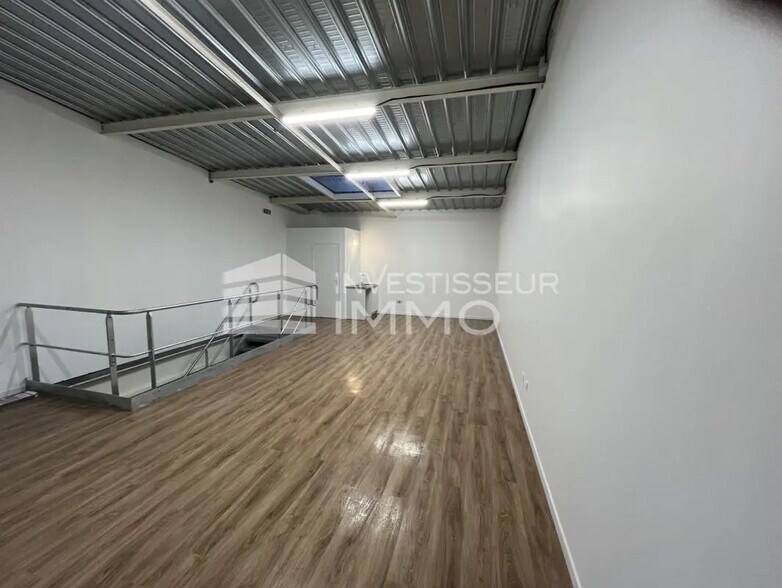 Local d’activités dans Épinay-sur-Seine à louer - Photo de l’immeuble – Image 2 sur 5