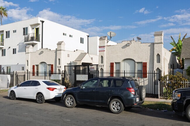 Plus de détails pour 727-729 W 74th St, Los Angeles, CA - Logement aux enchères