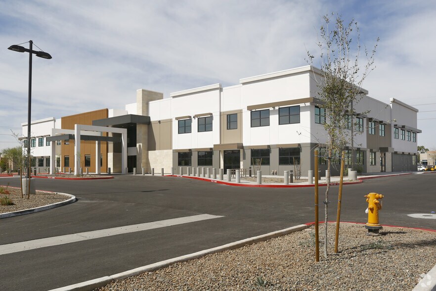 9069 W Thunderbird Rd, Peoria, AZ à louer - Photo principale – Image 2 sur 4
