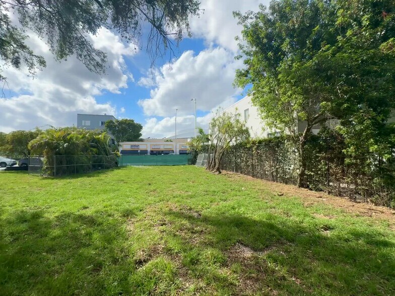 329 NW 12th Ave, Miami, FL à vendre - Vidéo sur l’annonce professionnelle – Image 2 sur 6