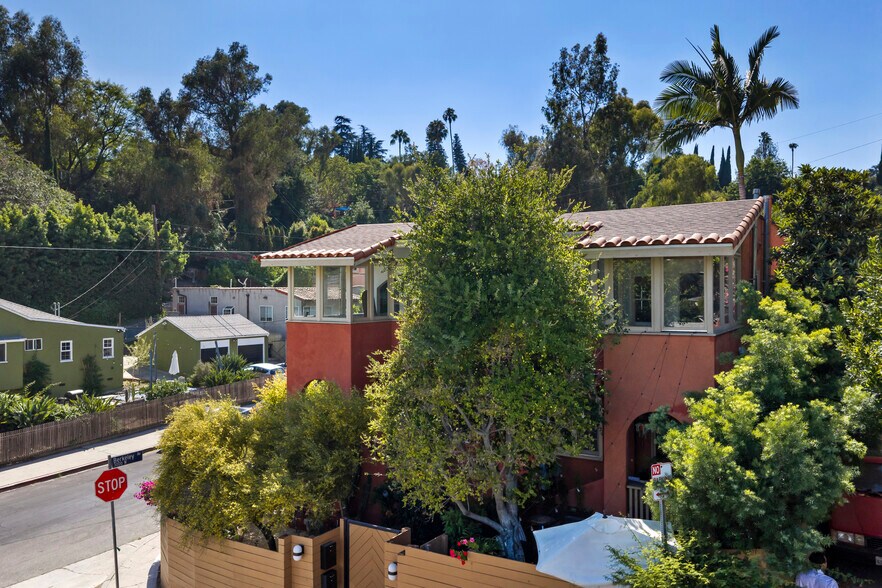 1501 Westerly Ter, Los Angeles, CA à vendre - Photo de l’immeuble – Image 2 sur 60