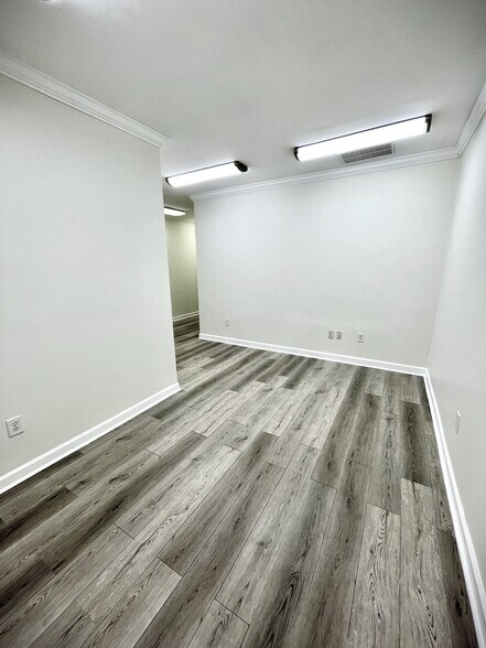 8402 Six Forks Rd, Raleigh, NC à louer - Photo intérieure – Image 2 sur 18