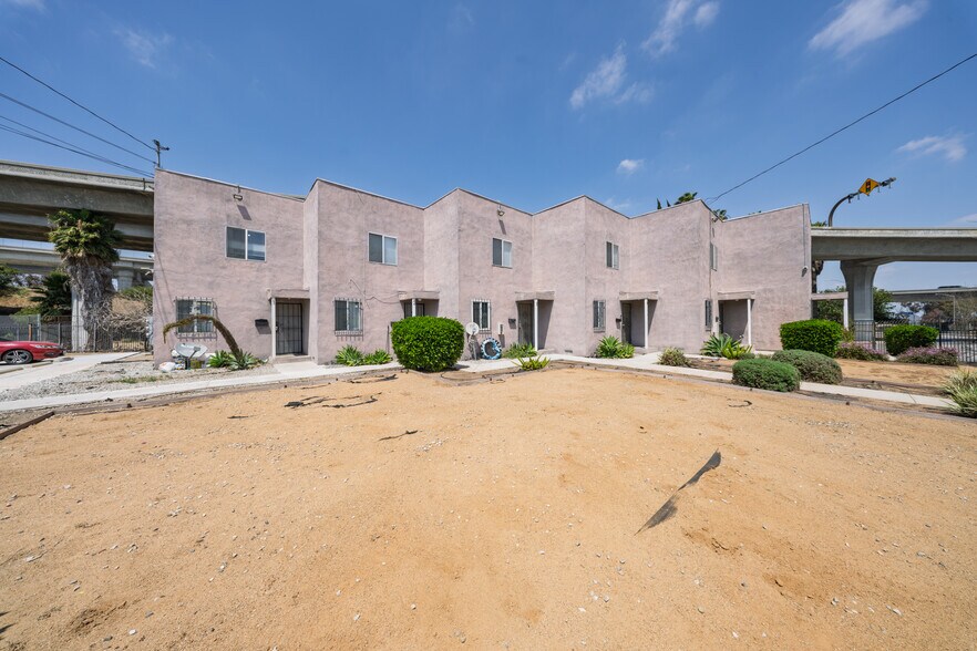 517 W 117th St, Los Angeles, CA à vendre - Photo de l’immeuble – Image 2 sur 7