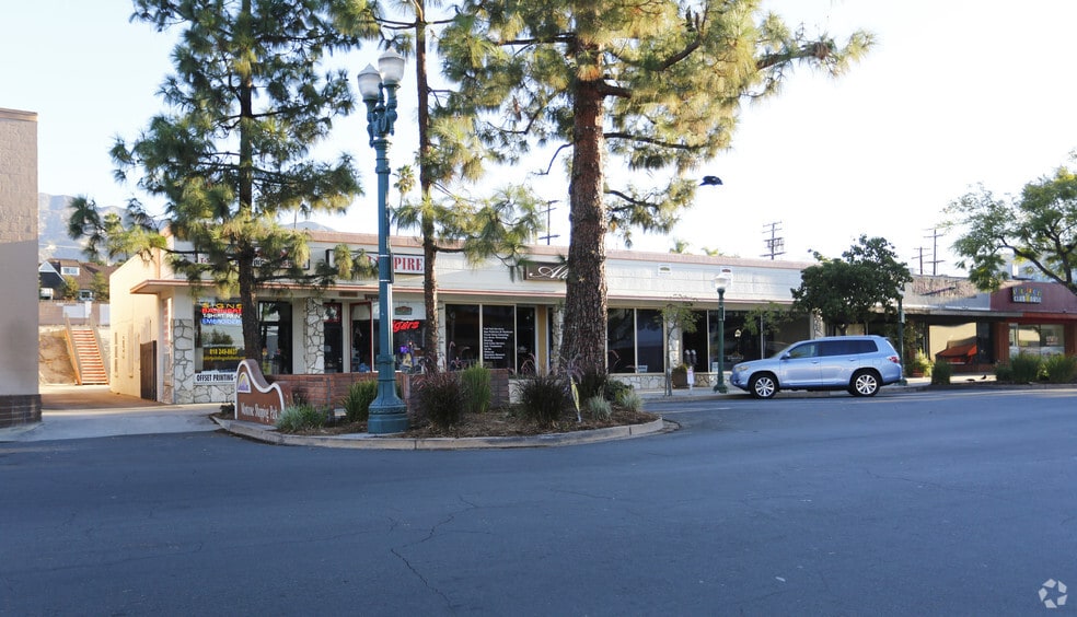 2429-2437 Honolulu Ave, Montrose, CA à louer - Photo principale – Image 1 sur 7