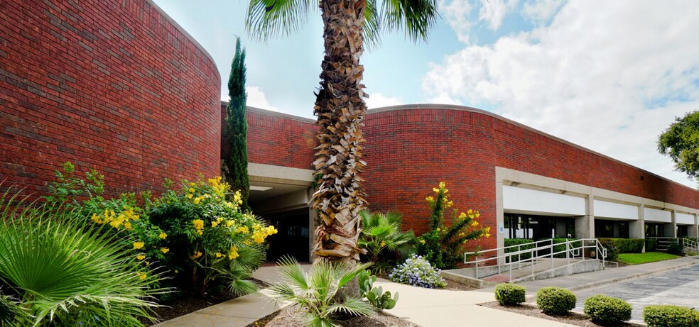 3019 Alvin Devane Blvd, Austin, TX à louer - Photo principale – Image 1 sur 15