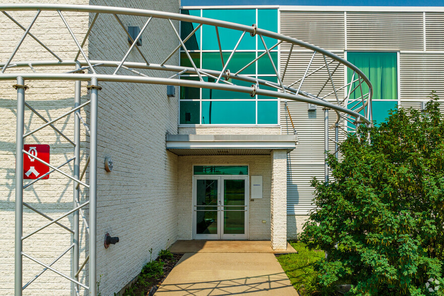 1555 Boul Lionel-Boulet, Varennes, QC à louer - Photo de l’immeuble – Image 3 sur 10