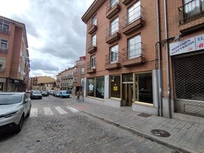Local commercial dans Ávila, Ávila à louer Photo de la construction– Image 2 sur 11
