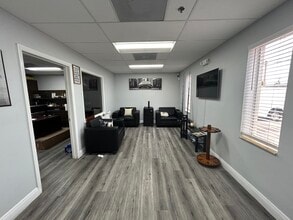 4701-4755 NE 12th Ave, Oakland Park, FL à louer Photo intérieure– Image 2 sur 3