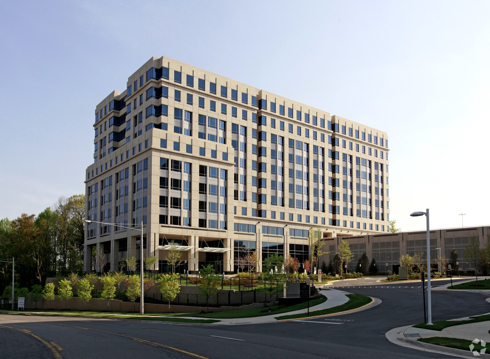 7930 Jones Branch Dr, McLean, VA à louer Photo de l’immeuble– Image 1 sur 12