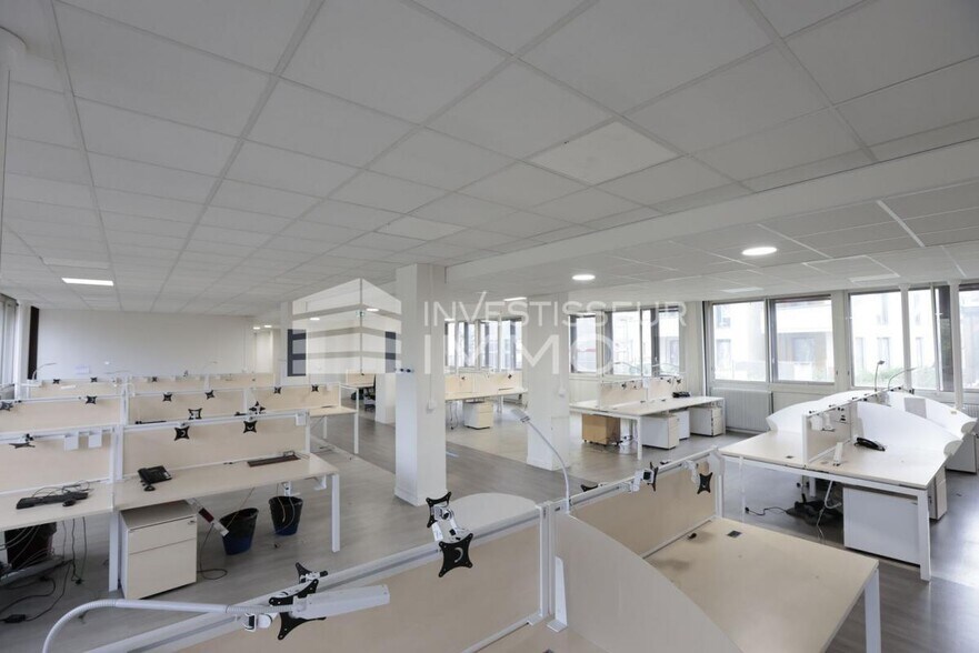 Bureau dans Boissy Saint Leger à louer - Photo de l’immeuble – Image 2 sur 7