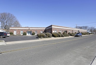 Plus de détails pour 75 Oak St, Patchogue, NY - Bureau à vendre
