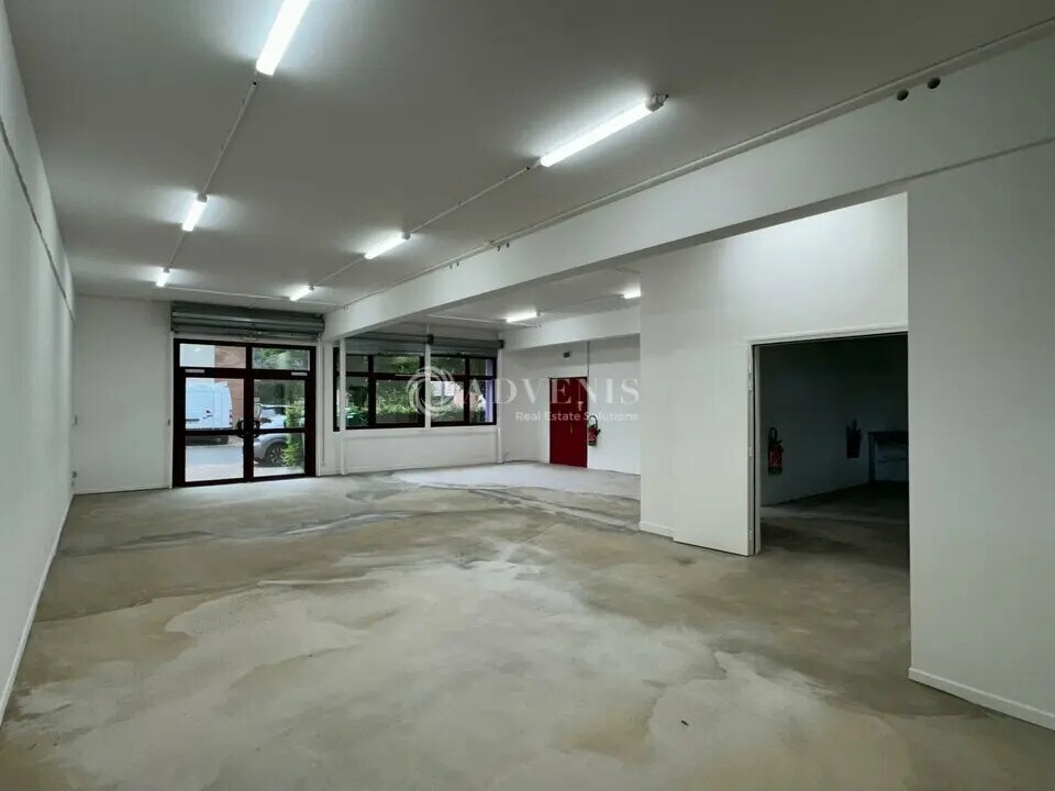 Local d’activités dans Voisins-le-Bretonneux à louer Photo de l’immeuble– Image 1 sur 6