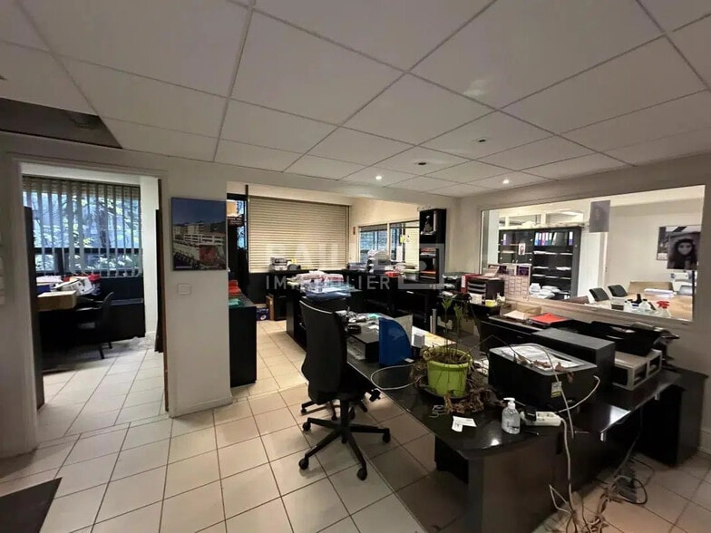 Bureau dans Antibes à vendre - Photo de l’immeuble – Image 2 sur 14