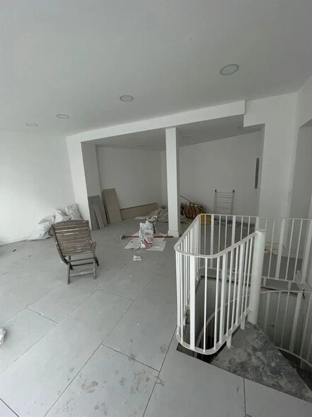 Local commercial dans Paris à louer - Photo intérieure – Image 3 sur 9