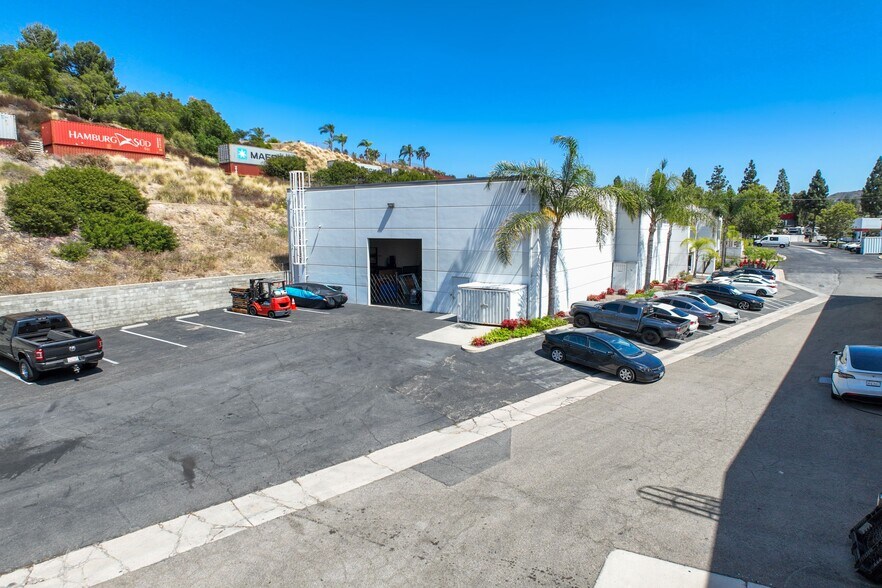 23241 La Palma Ave, Yorba Linda, CA à louer - Photo de l’immeuble – Image 3 sur 4