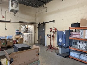 341 Fairfield Rd, Freehold, NJ à louer Photo intérieure– Image 1 sur 10