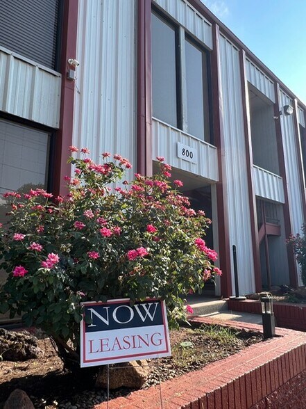 800 NE 63rd St, Oklahoma City, OK à louer - Photo de l’immeuble – Image 2 sur 8