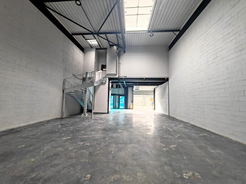 Industriel/Logistique dans Courtry à vendre - Photo intérieure – Image 1 sur 7