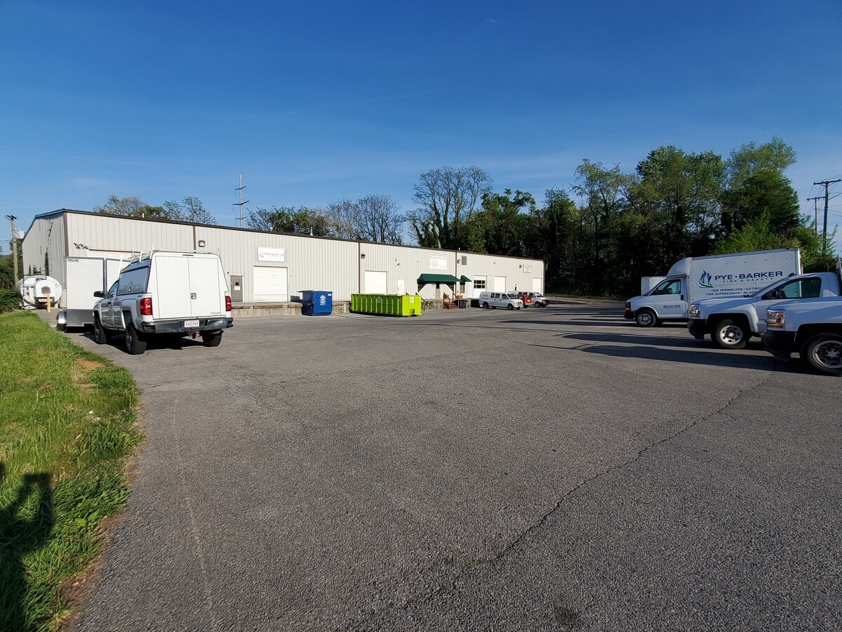 2401 Plantation Rd NE, Roanoke, VA 24012 - Lot A &B - - Photo intérieure - Image 2 of 17