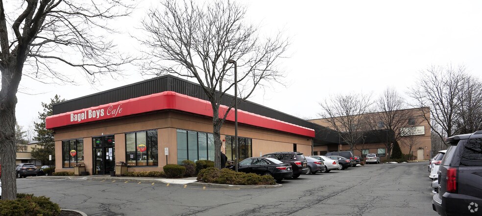 9 N Airmont Rd, Suffern, NY à louer - Photo principale – Image 1 sur 6