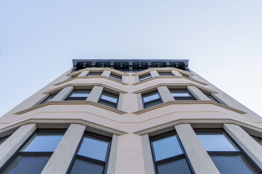 800 Manhattan Ave, Brooklyn, NY à vendre - Photo de l’immeuble – Image 2 sur 53