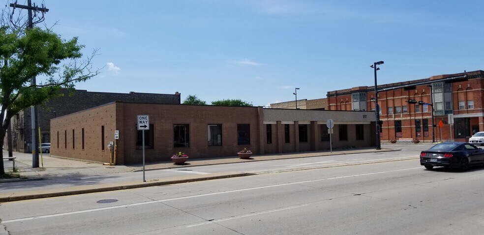 317 W Walnut St, Green Bay, WI à louer - Photo de l’immeuble – Image 1 sur 22