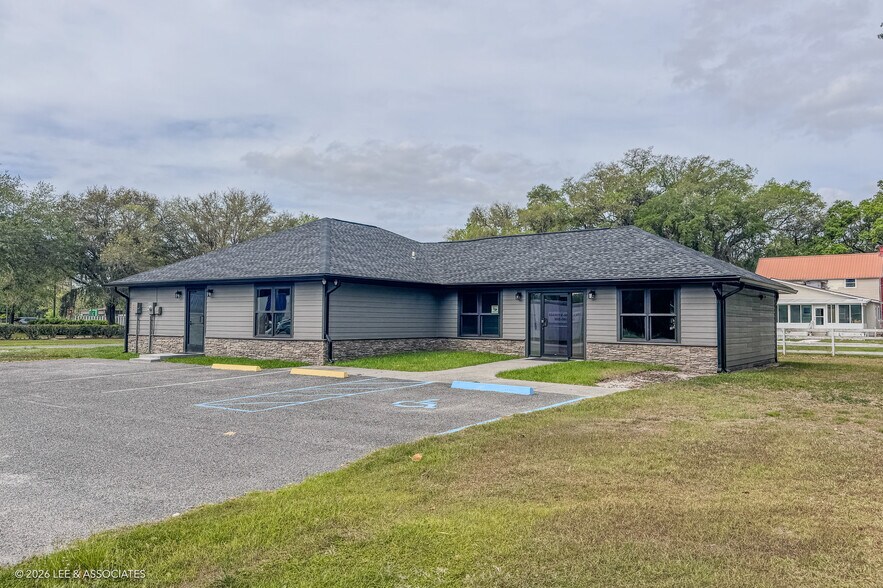 490 SE 3rd Ave, Lake Butler, FL à louer - Photo principale – Image 1 sur 14
