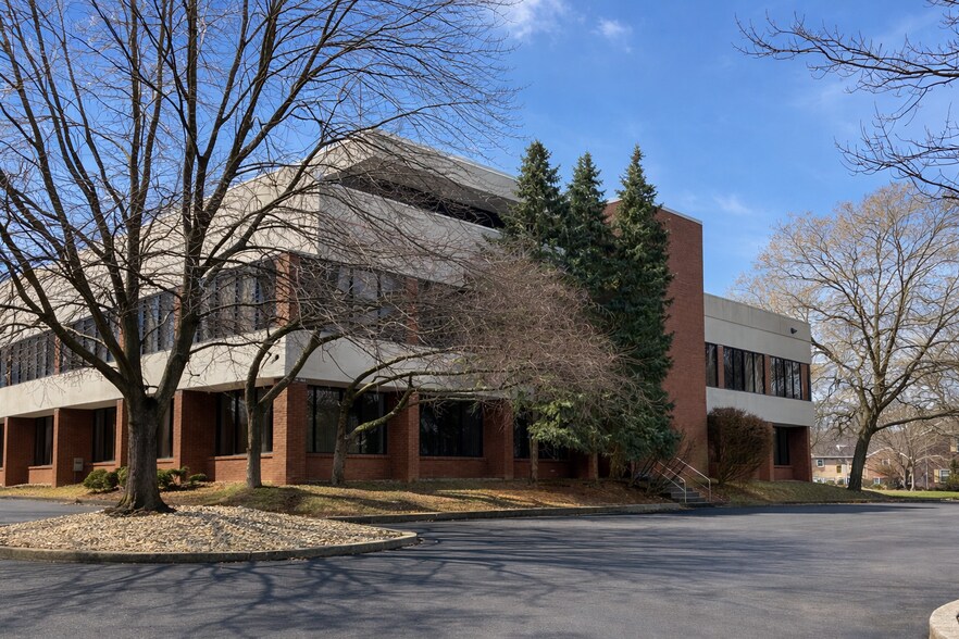 600 Wilson Ln, Mechanicsburg, PA à vendre - Photo de l’immeuble – Image 2 sur 6
