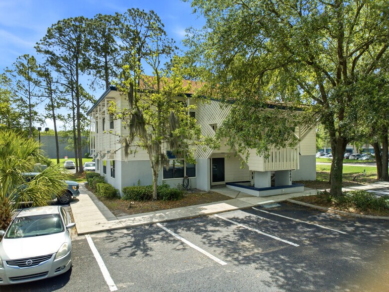 8431 Baymeadows Way, Jacksonville, FL à louer - Photo de l’immeuble – Image 3 sur 32