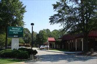 606 Denbigh Blvd, Newport News, VA à louer Photo de l’immeuble– Image 2 sur 2