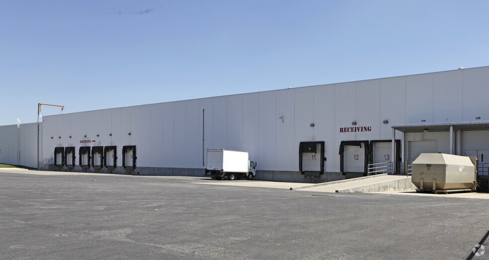 5742 Harold Gatty Dr, Salt Lake City, UT à louer - Photo de l’immeuble – Image 3 sur 15