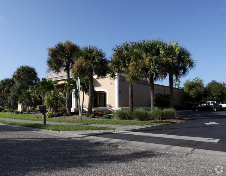 12750 Commonwealth Dr, Fort Myers, FL à vendre - Photo de l’immeuble – Image 2 sur 6