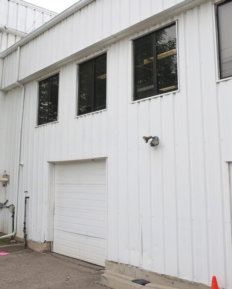 7730 46 ST SE AND 4710 78 AVE SE portefeuille de 2 biens à vendre sur LoopNet.fr - Photo de l’immeuble – Image 3 sur 13