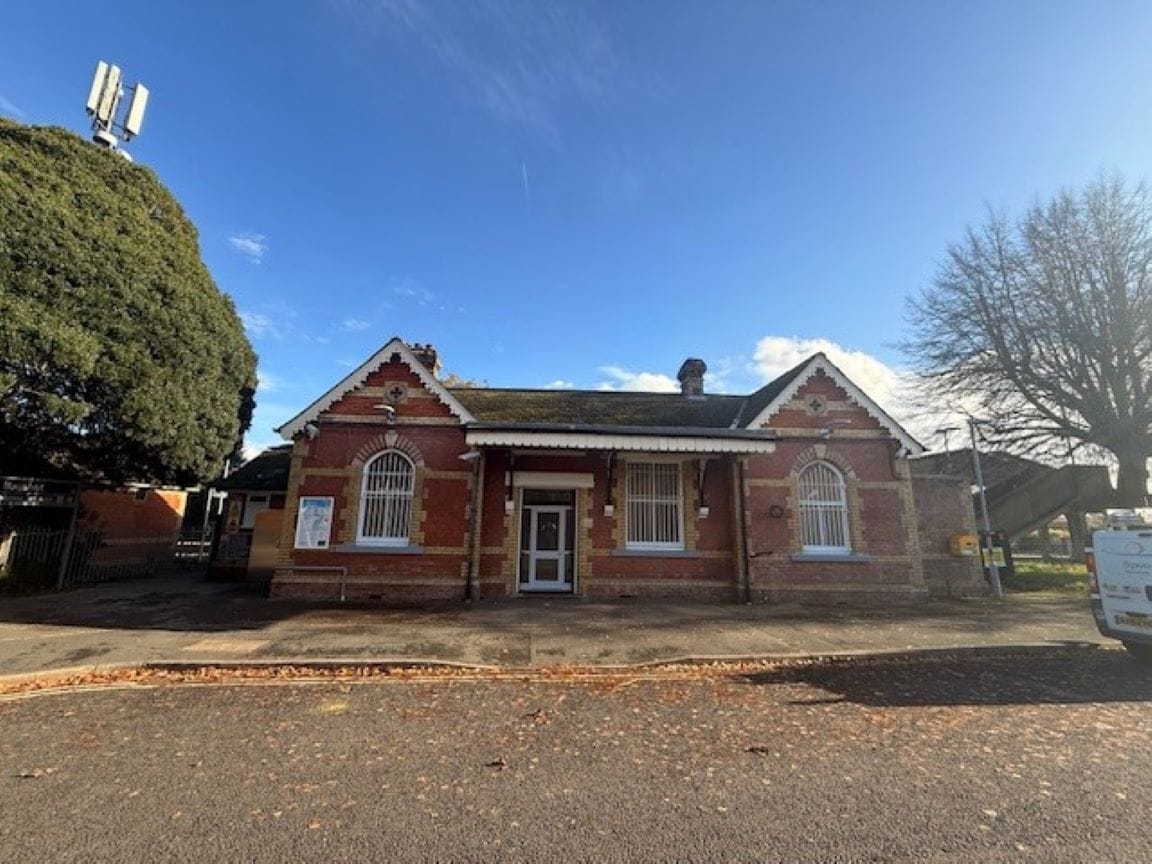 Station Rd, Bagshot à louer Photo de l’immeuble– Image 1 sur 4
