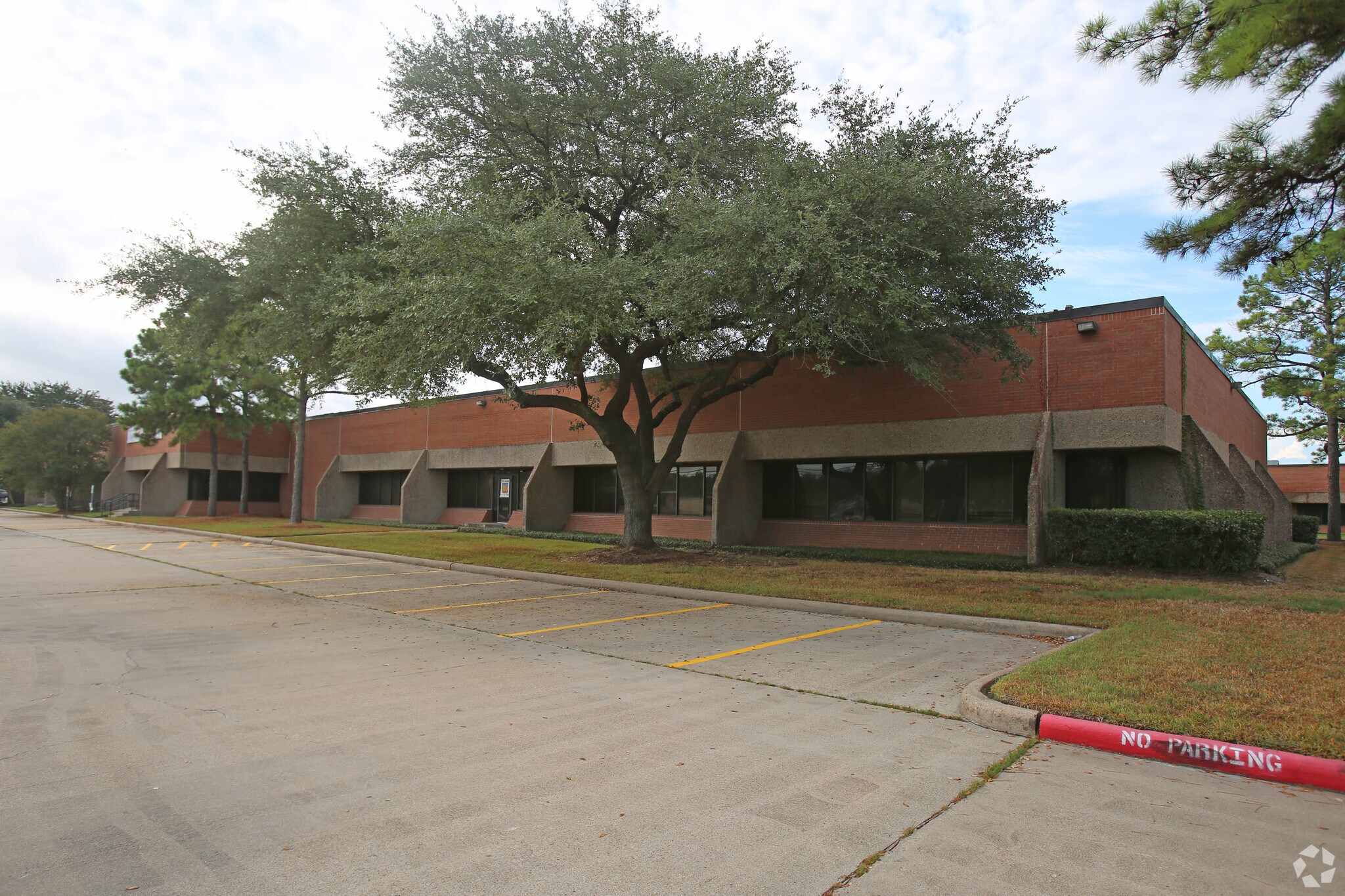 7050 Portwest Dr, Houston, TX à vendre Photo principale– Image 1 sur 5