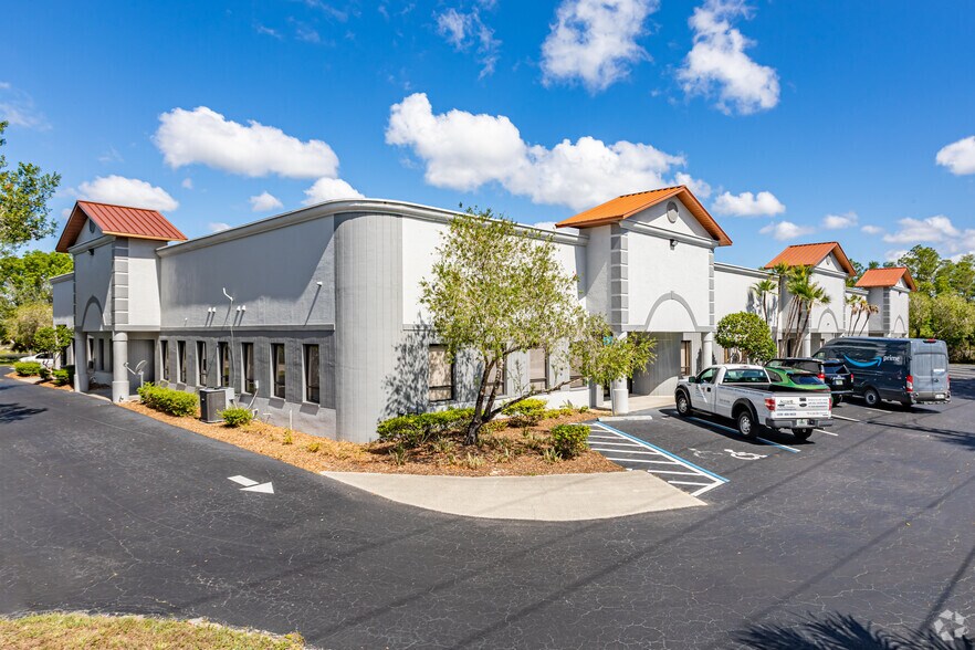 10105 Amberwood Rd, Fort Myers, FL à louer - Photo principale – Image 1 sur 2