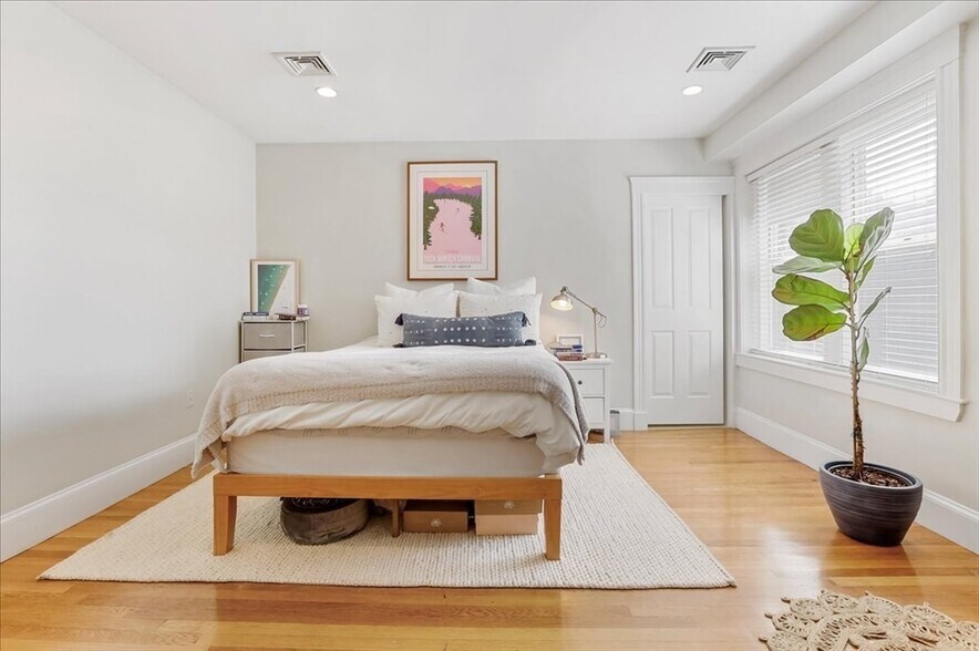 130 Myrtle, Boston, MA à vendre - Photo de l’immeuble – Image 3 sur 11
