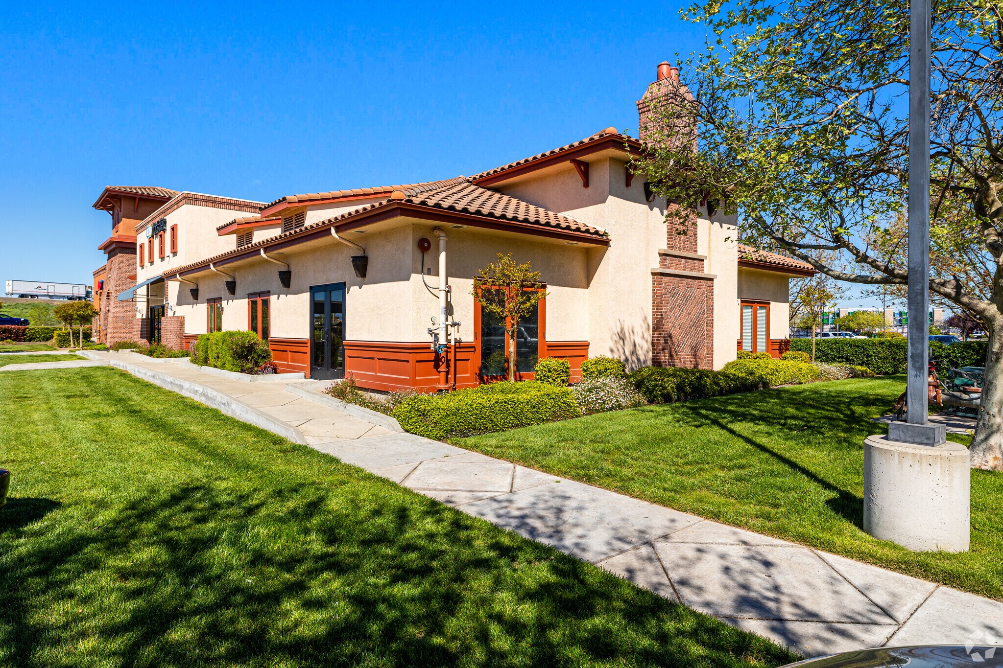 3120 Hotel Dr, Turlock, CA à louer Photo principale– Image 1 sur 7